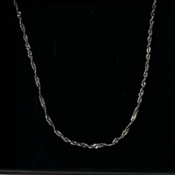 Sterling silver textured twist chain. 925. Stamped. 18”. Versatile. Sparkly. - Picture 11 of 11